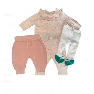 GAP Baby Outfit Set with Multicolor Hearts size 0-3 Months